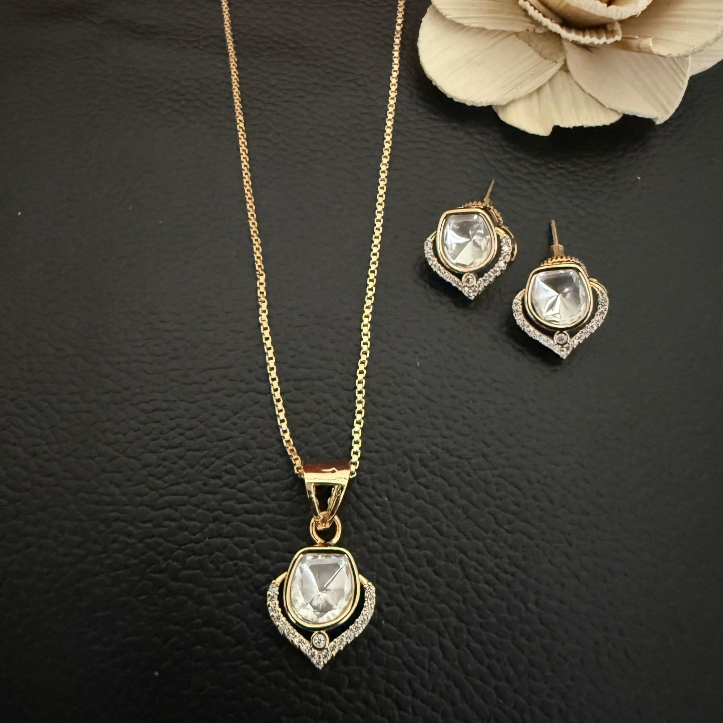 Single Kundan Polki Pendant Set