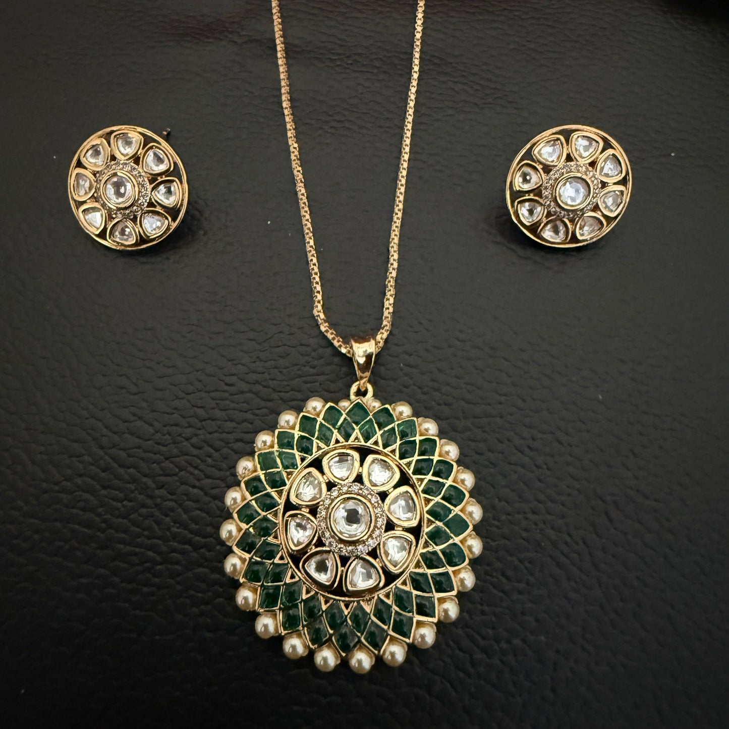Exclusive Kundan Polki Pendant Set