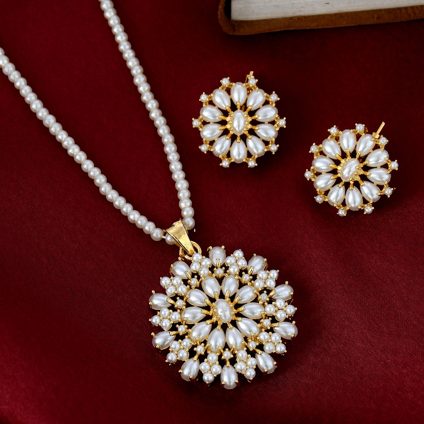 Pendant Set With Pearl Work