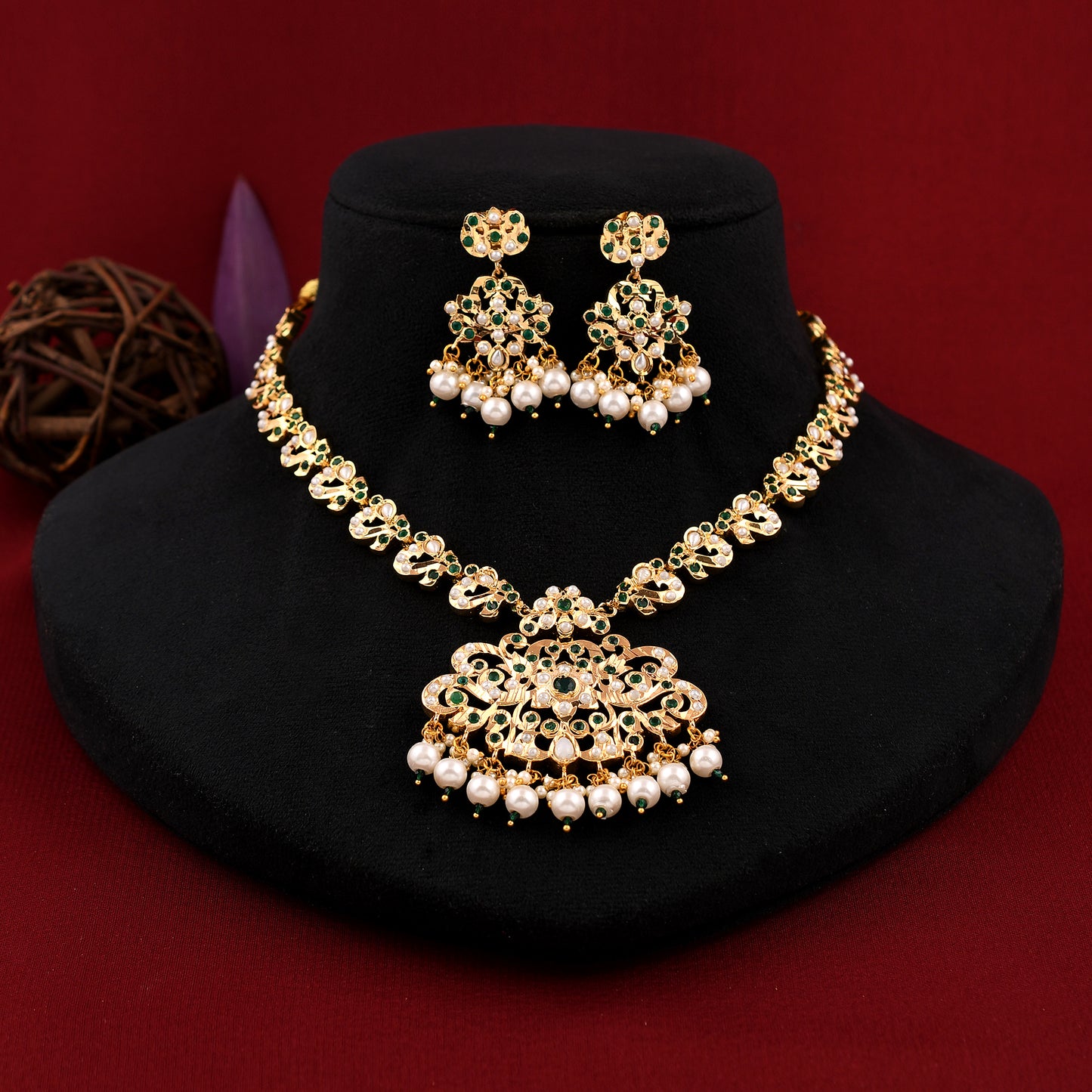 Classic Jadaau Necklace Set