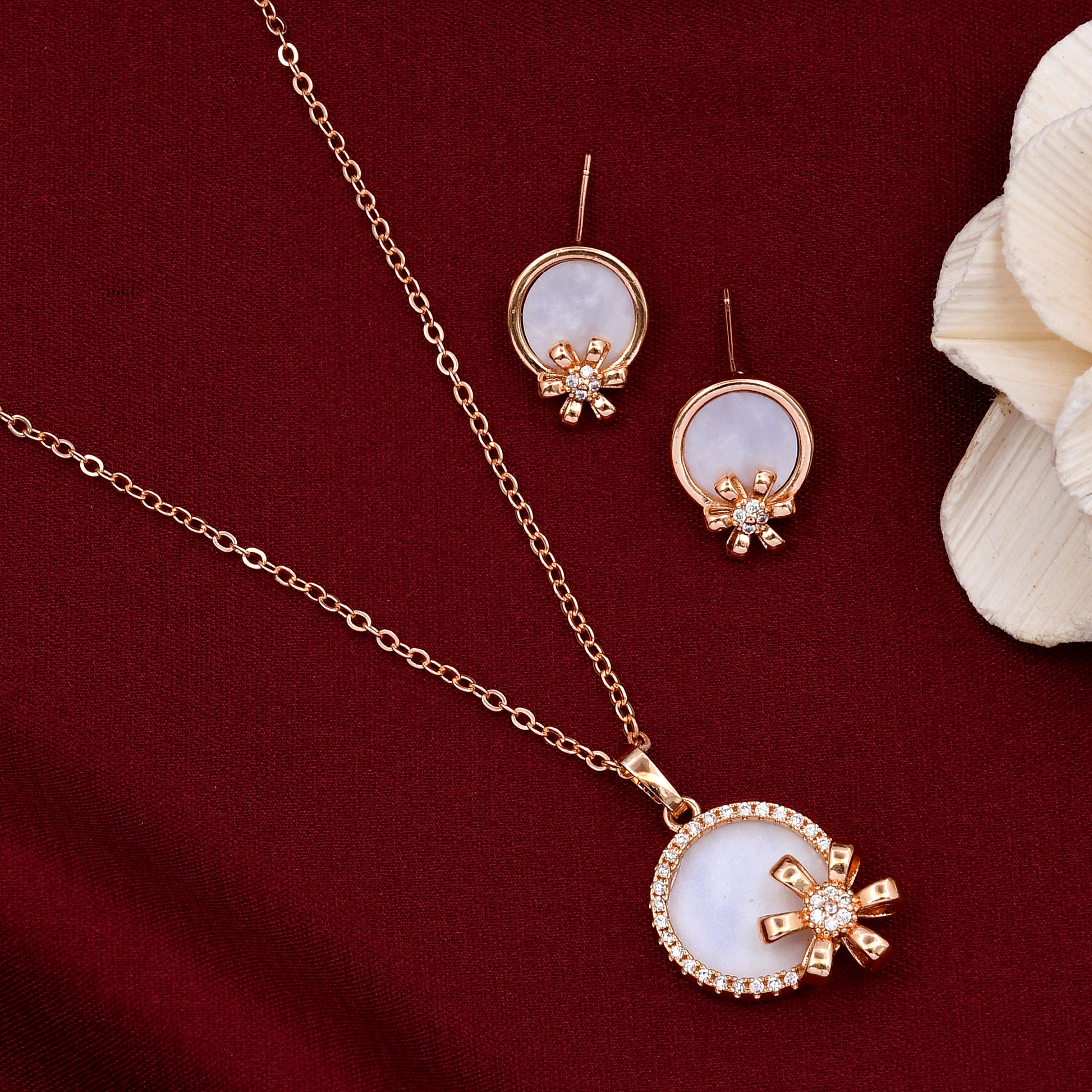 Graceful Pearl And Diamond Pendant - Main Image