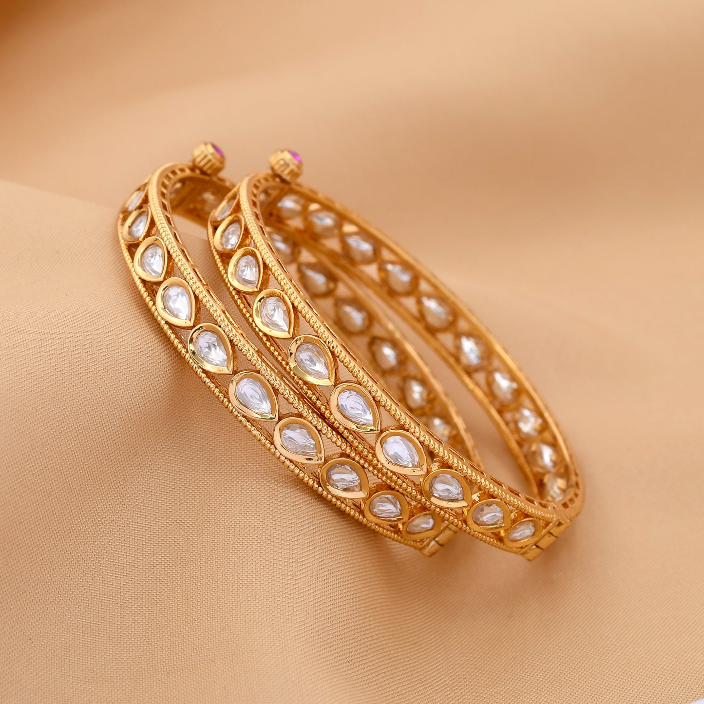 Single Line Gold Plated Kundan Polki Bangle