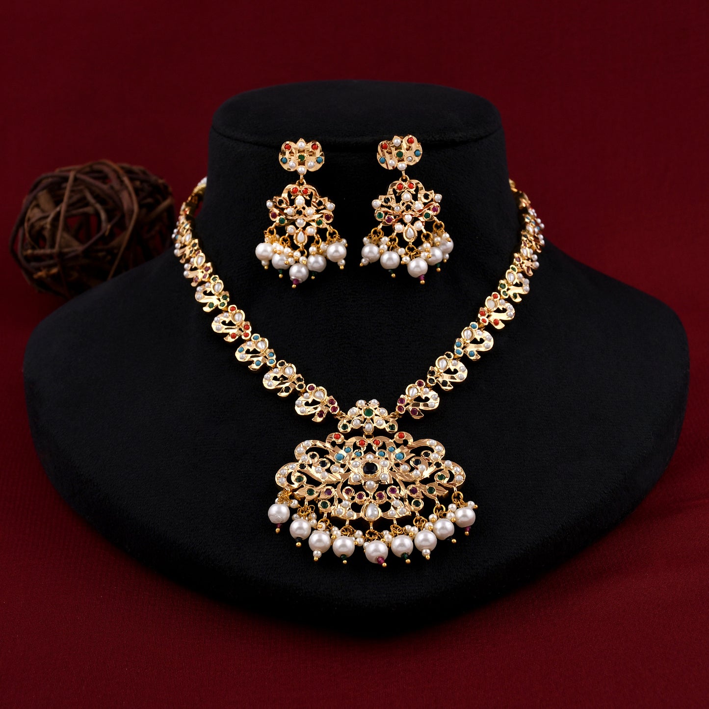 Classic Jadaau Necklace Set