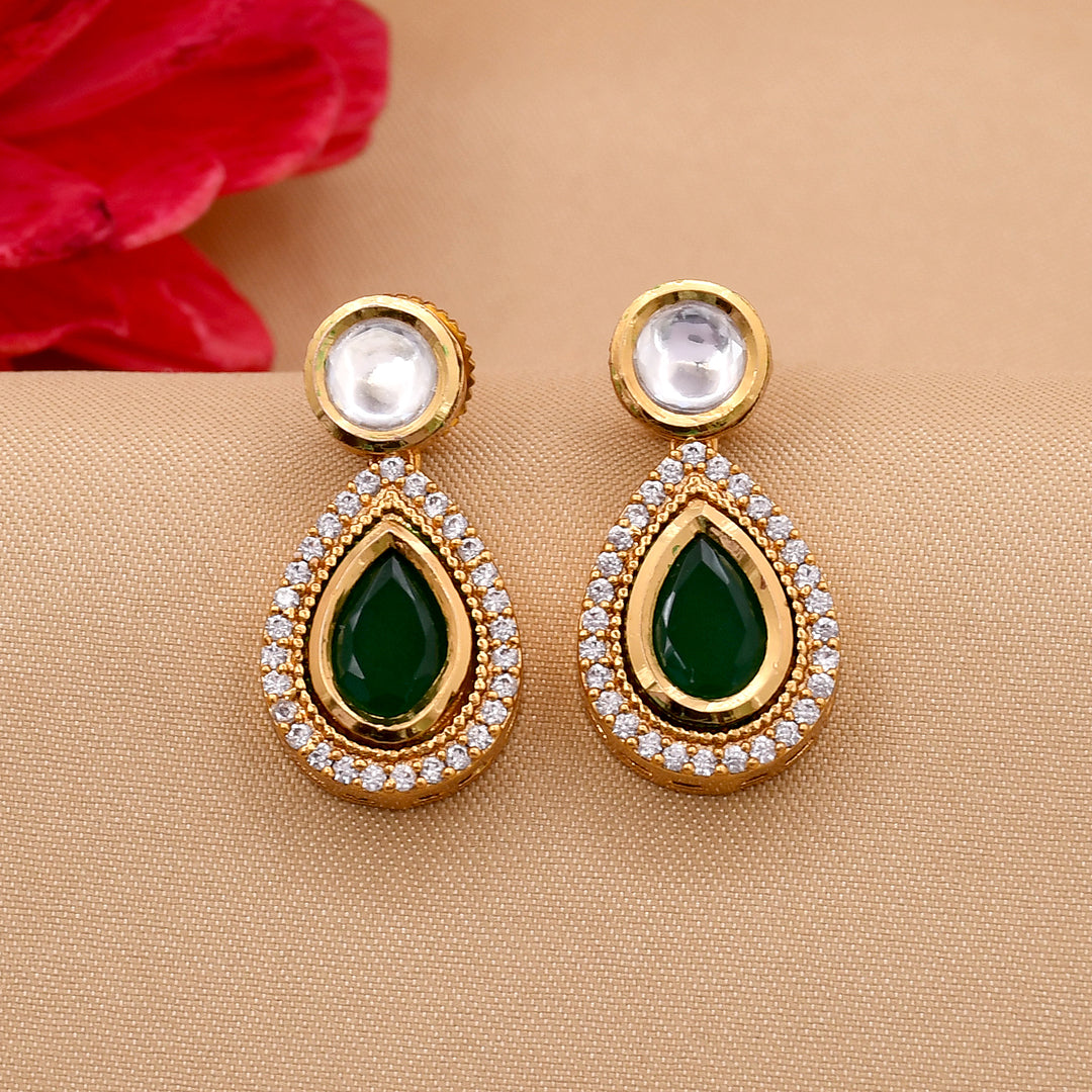 Emerald Kundan Pendant Set