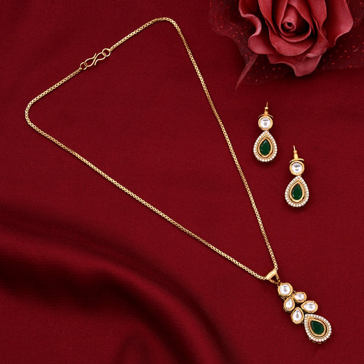 Emerald Kundan Pendant Set