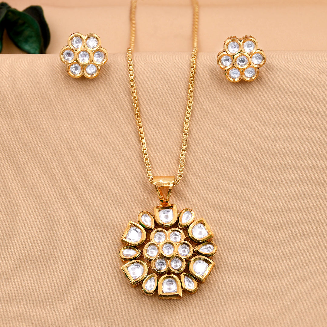 Flower Shape Kundan Pendant Set
