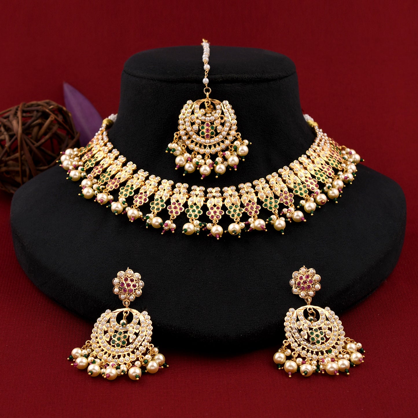 Delicate Jadaau Necklace Set