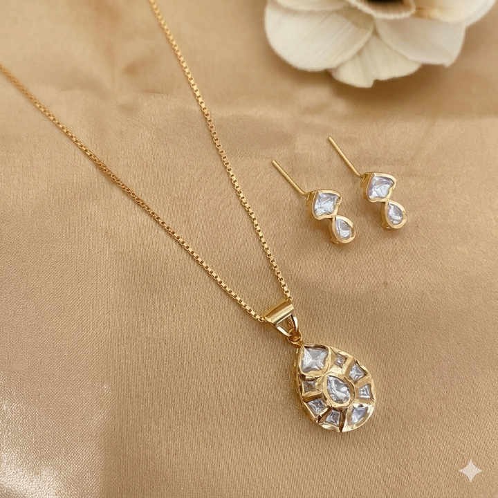 Delicate Kundan Polki Pendant Set