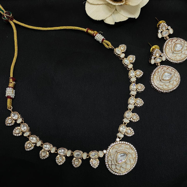 Classy Kundan Necklace Set
