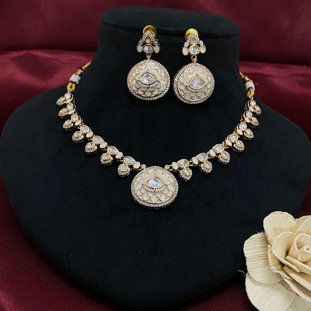 Classy Kundan Necklace Set