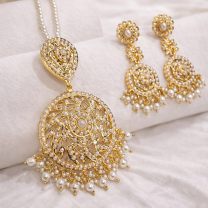 Delicate Jadaau Pendant Set