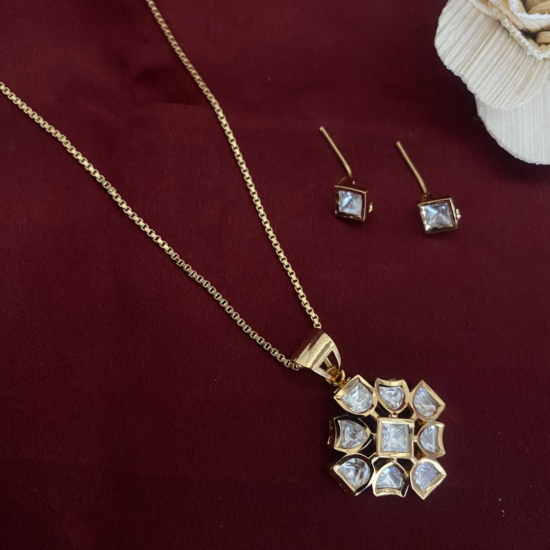 Squire Kundan Polki Pendant Set