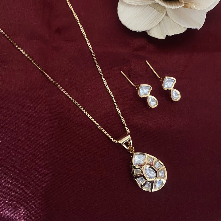 Delicate Kundan Polki Pendant Set