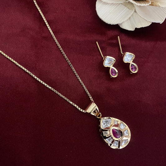 Delicate Kundan Polki Pendant Set