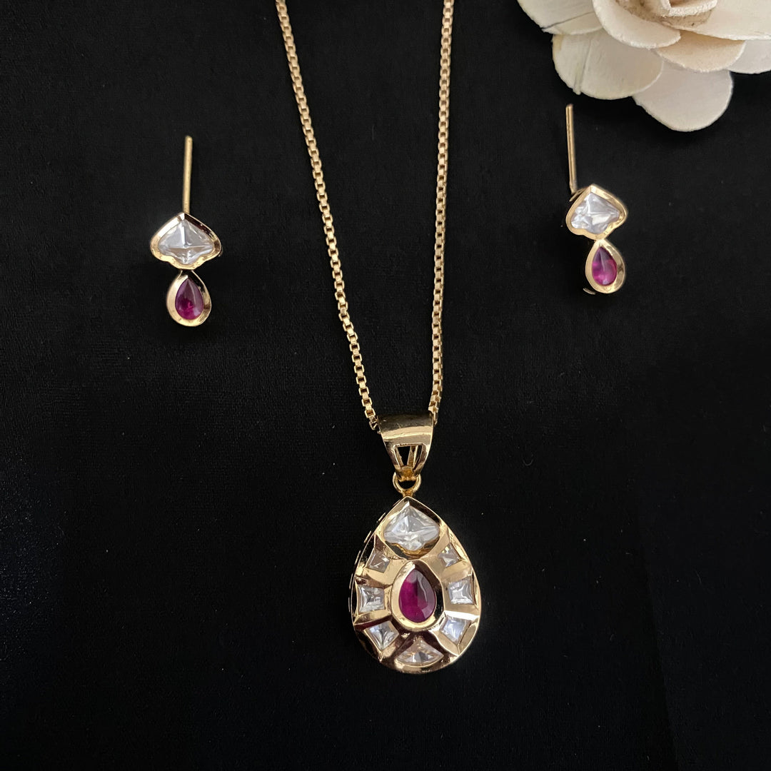 Delicate Kundan Polki Pendant Set