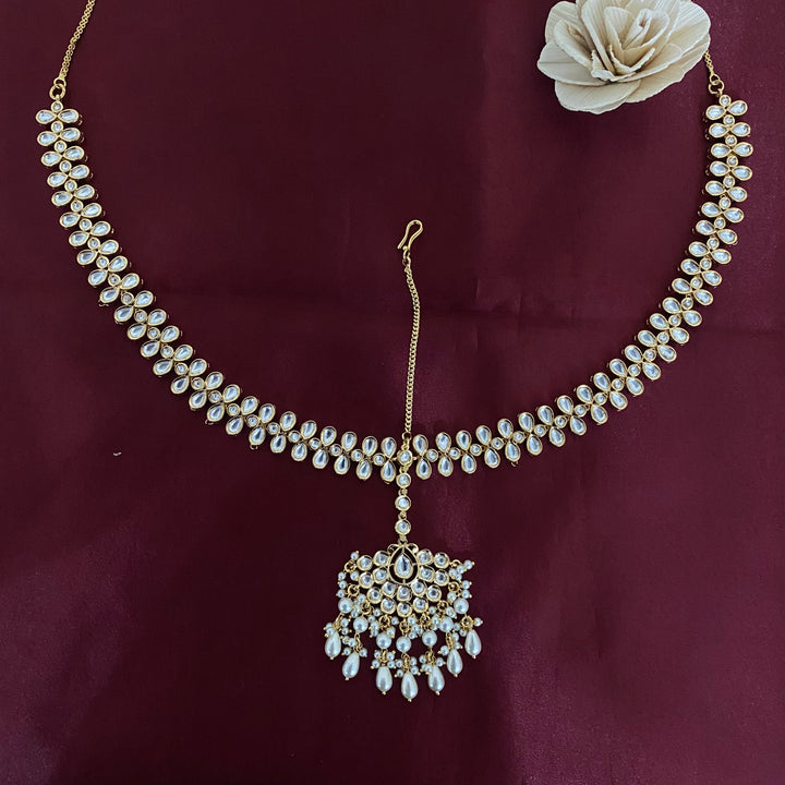 Elegant Kundan Mathapatti