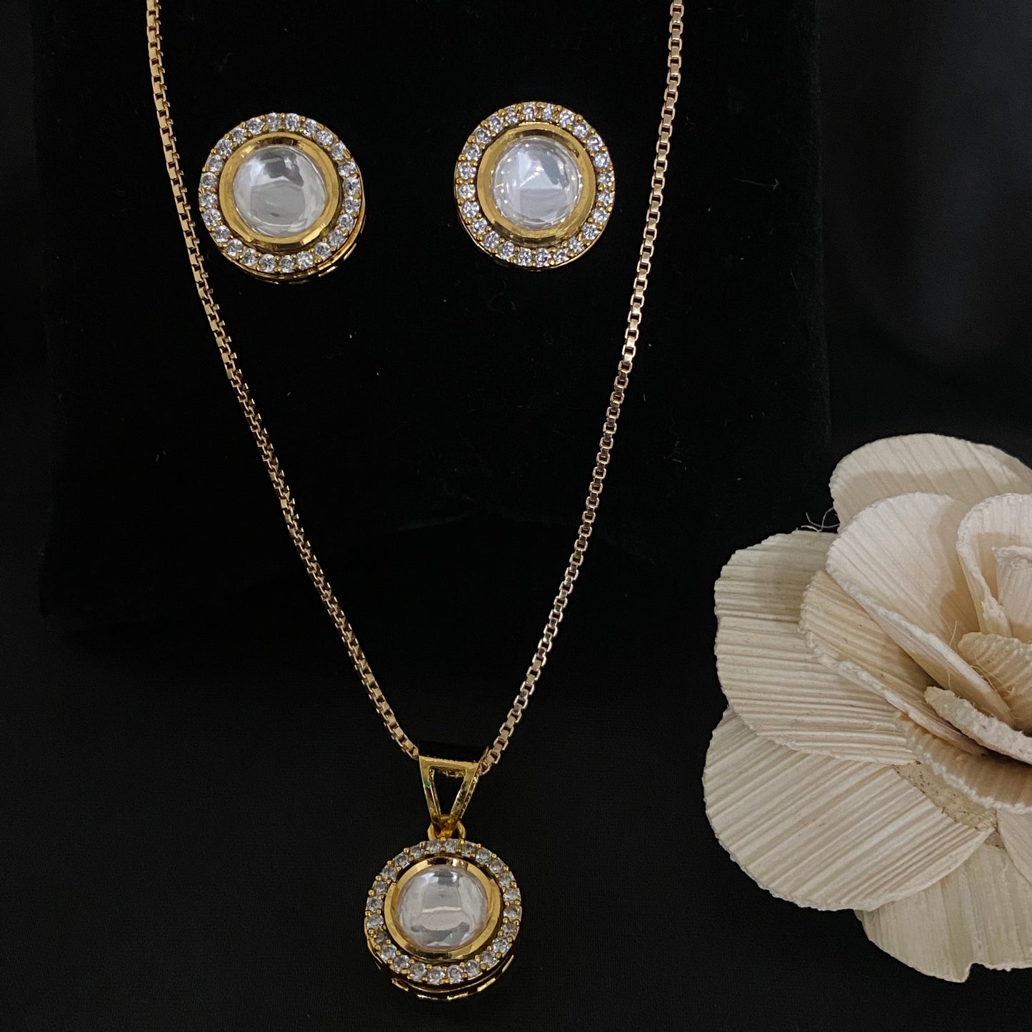 Round Design Kundan polki pendant set