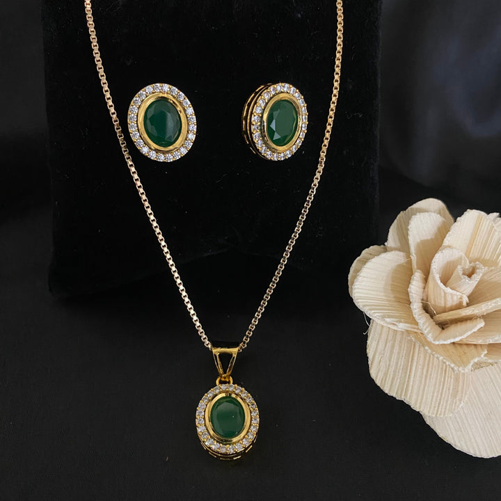 Oval Design Kundan polki pendant set