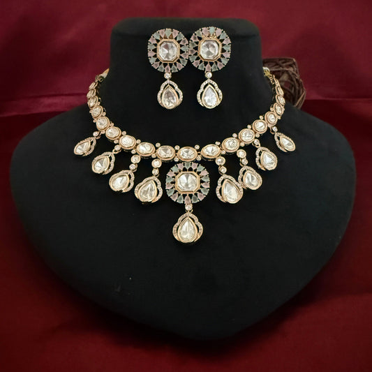 Delicate Kundan Polki Necklace Set