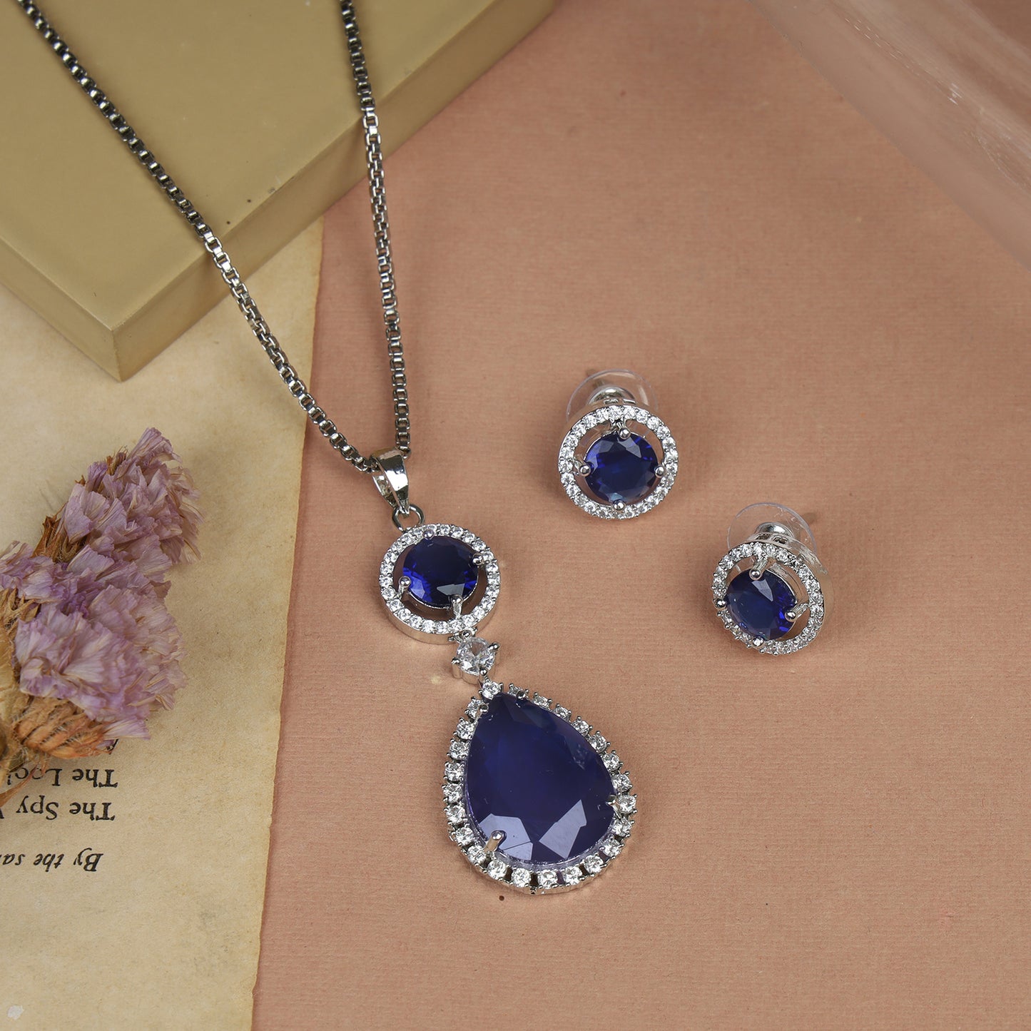 Beautiful Zircon Pendant Set