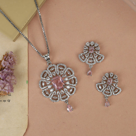 Desigener Pendant Set