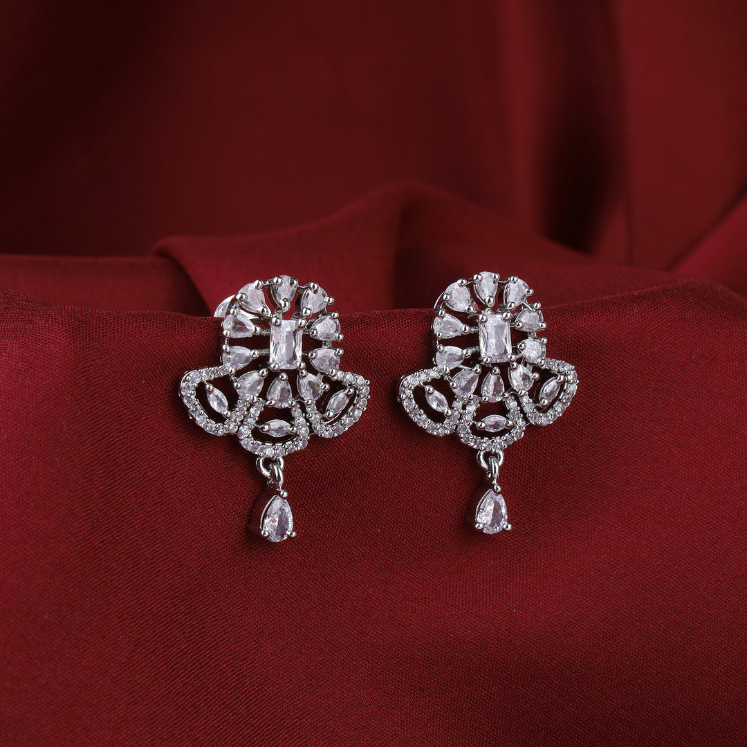 Desigener Pendant Set