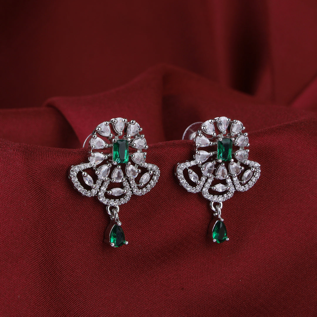 Desigener Pendant Set