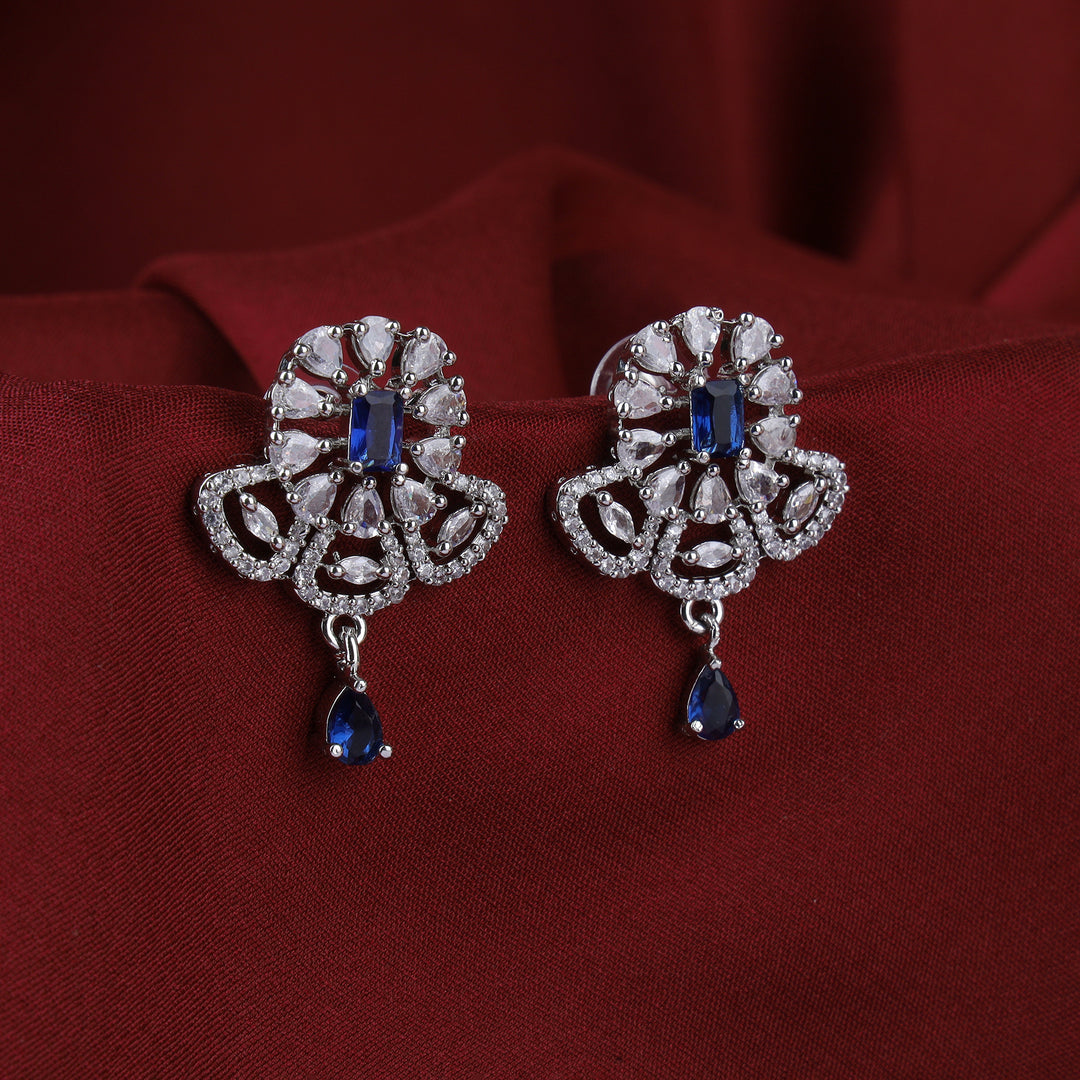 Desigener Pendant Set