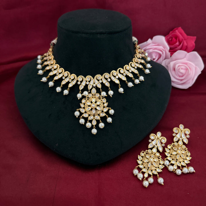 Stylish Kundan Necklace Set