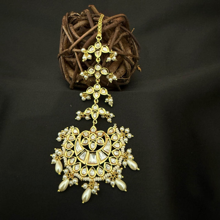 Beautiful Design Kundan Maang Tikka