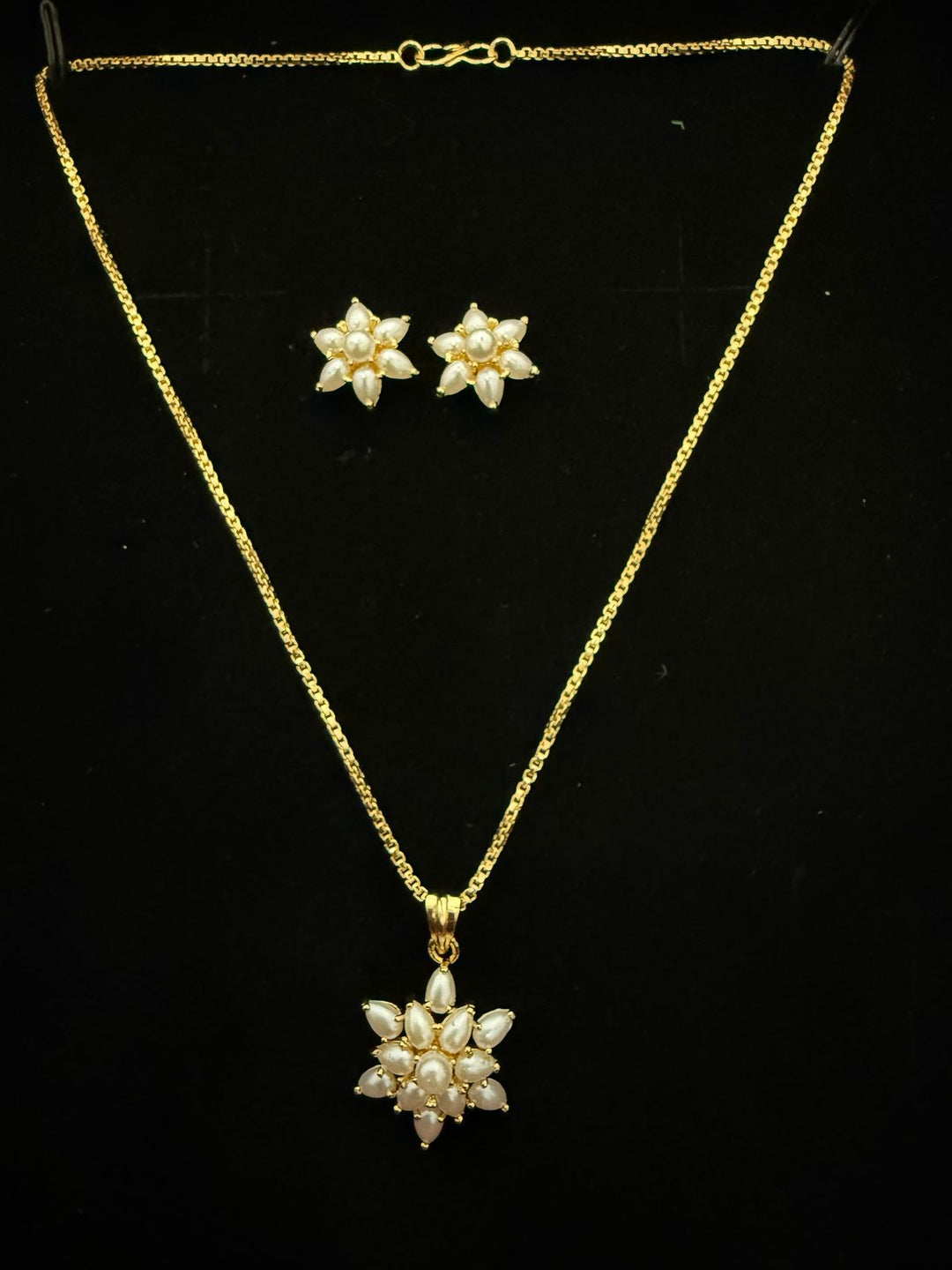 Flower Design Pendant Set