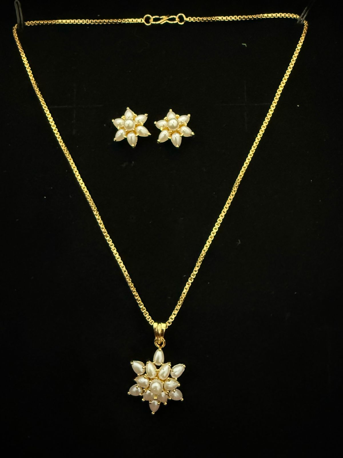 Flower Design Pendant Set