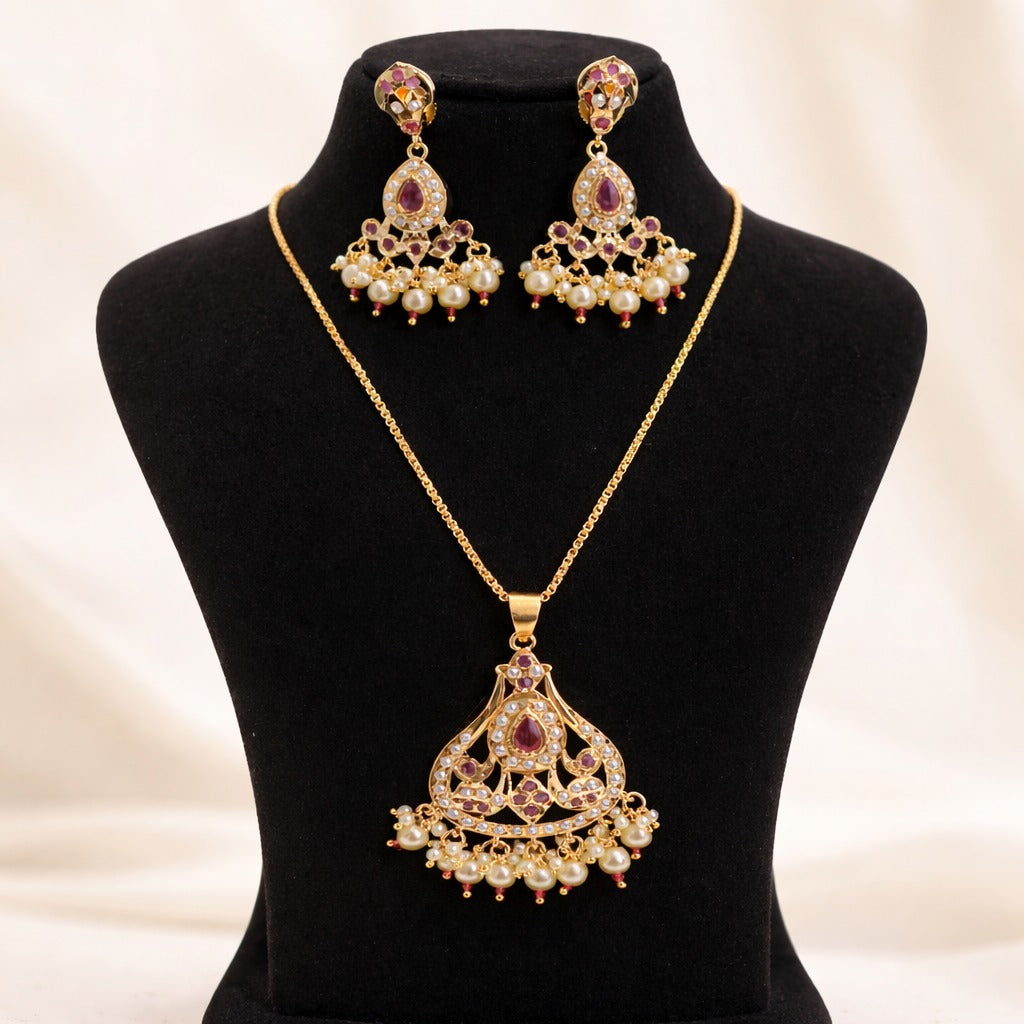 Beautiful Pearl Pendant Necklace Set