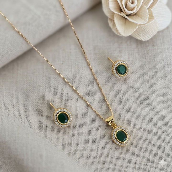 Oval Design Kundan polki pendant set