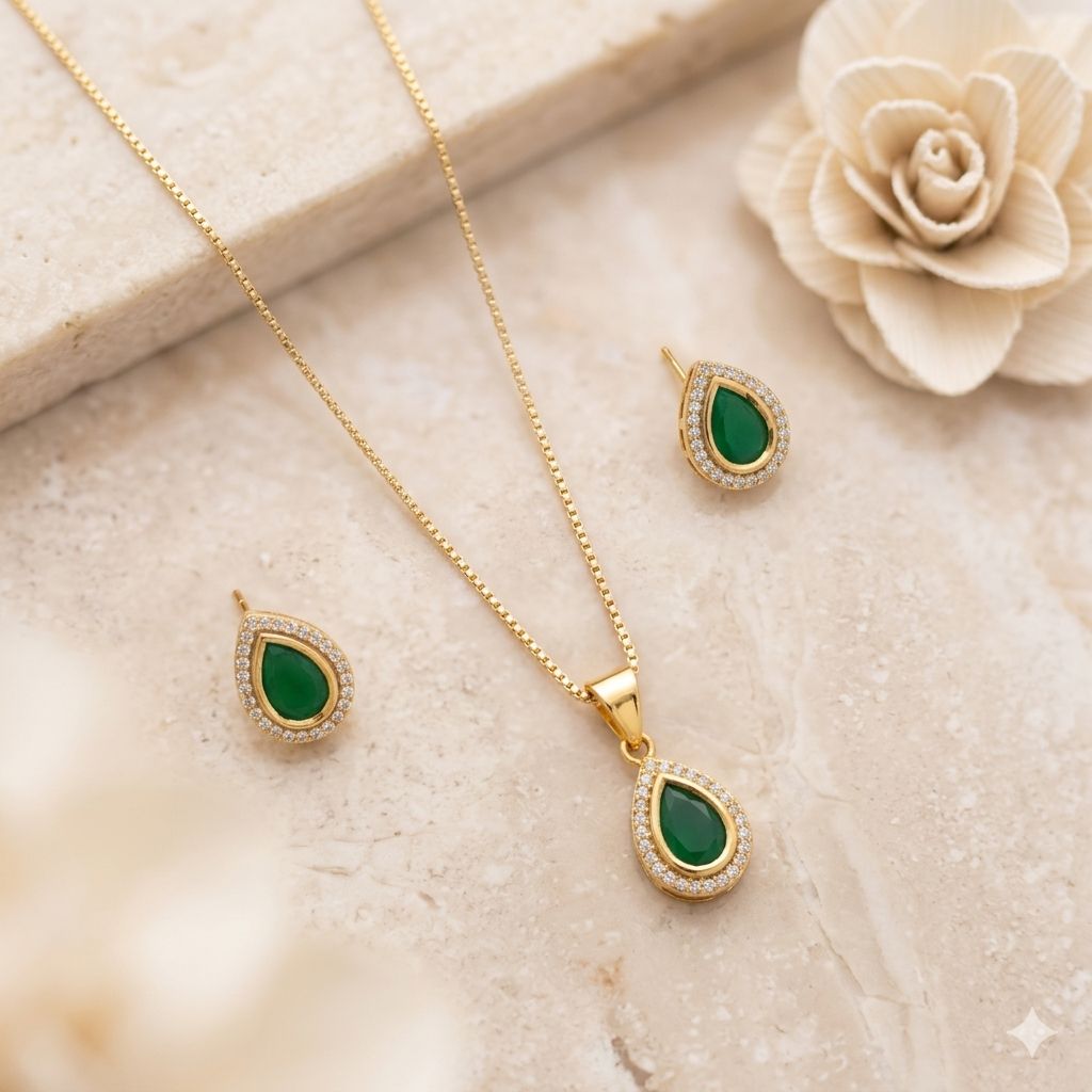 Delicate Kundan polki pendant set