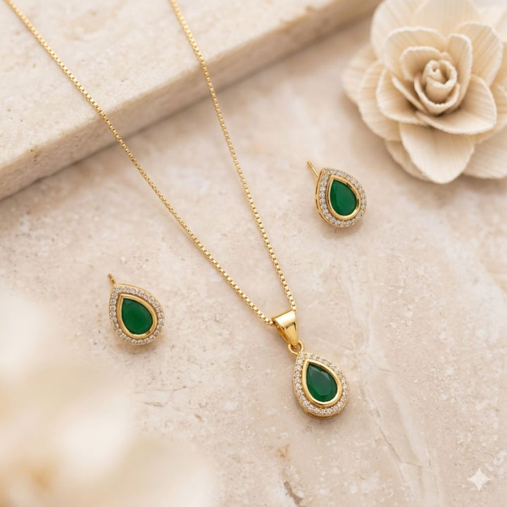 Delicate Kundan polki pendant set
