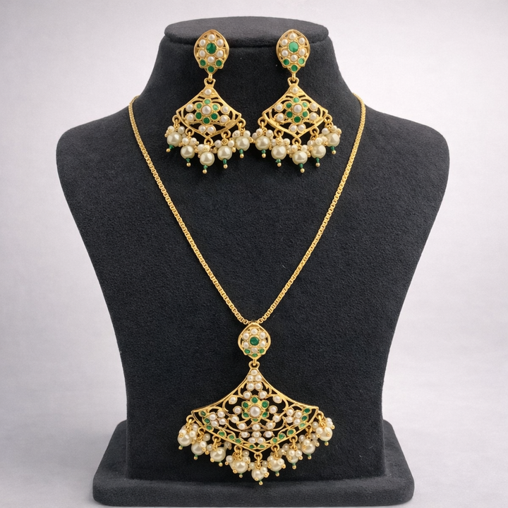 Classic Jadaau Pendant Set