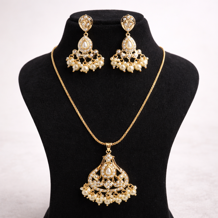 Beautiful Pearl Pendant Necklace Set