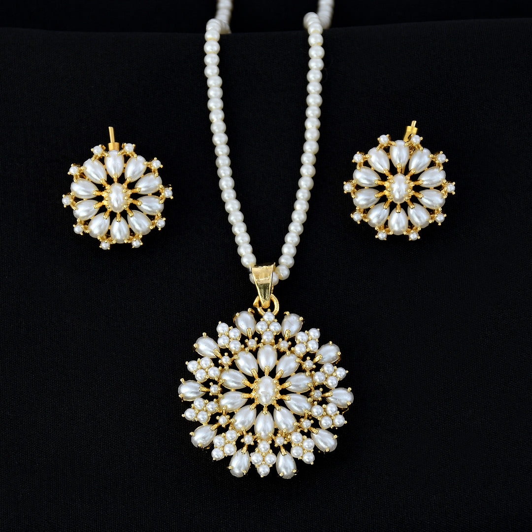 Pendant Set With Pearl Work