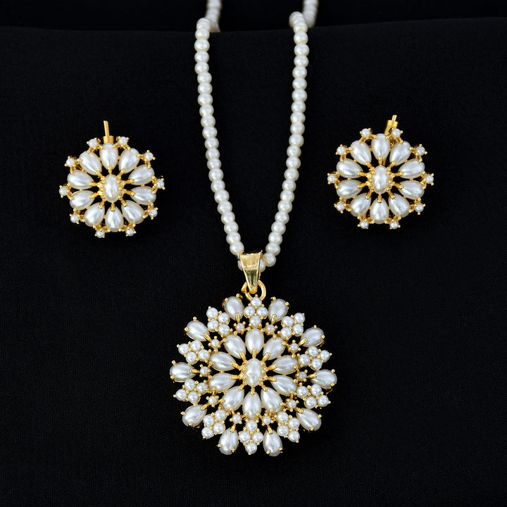 Pendant Set With Pearl Work