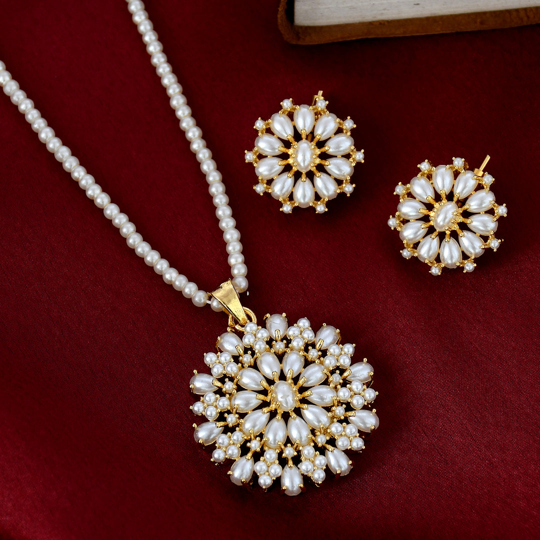 Pendant Set With Pearl Work