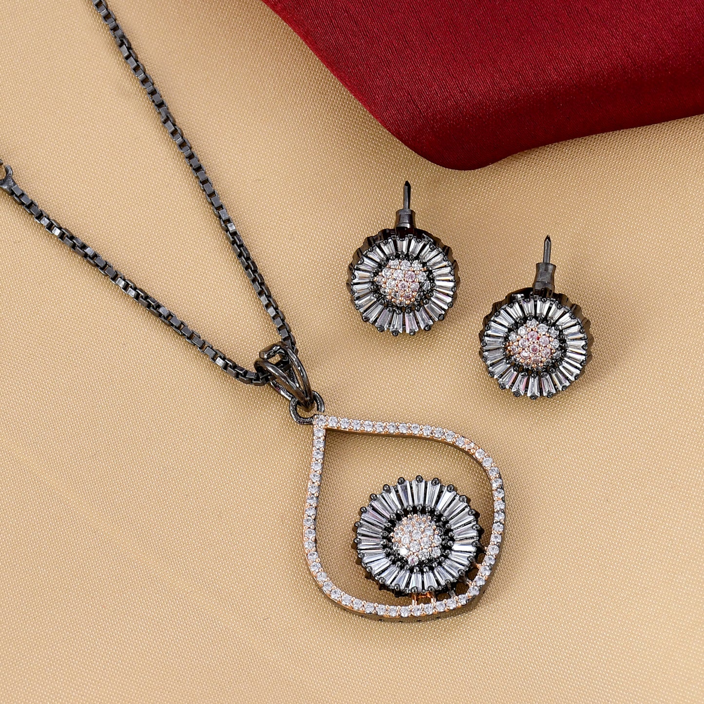 Light Weight Diamond  Pendant Set