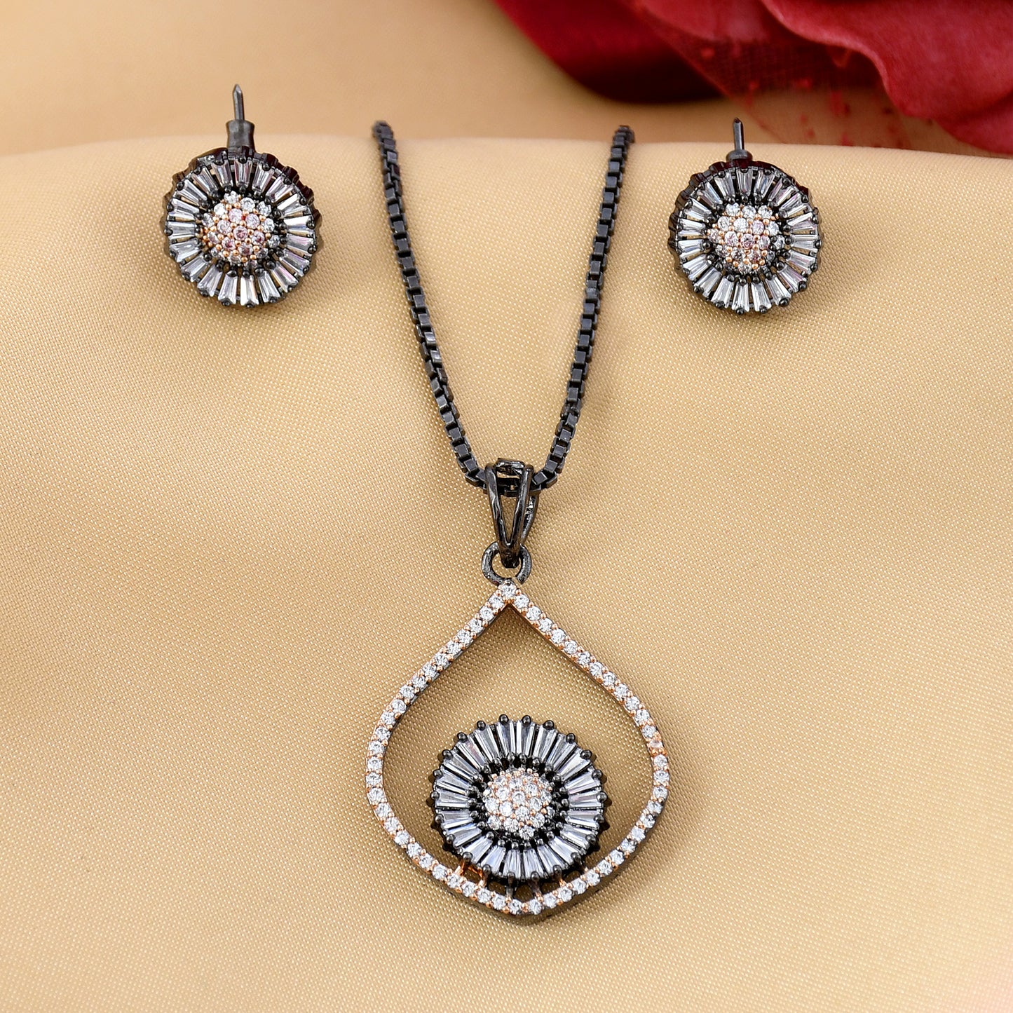 Light Weight Diamond  Pendant Set