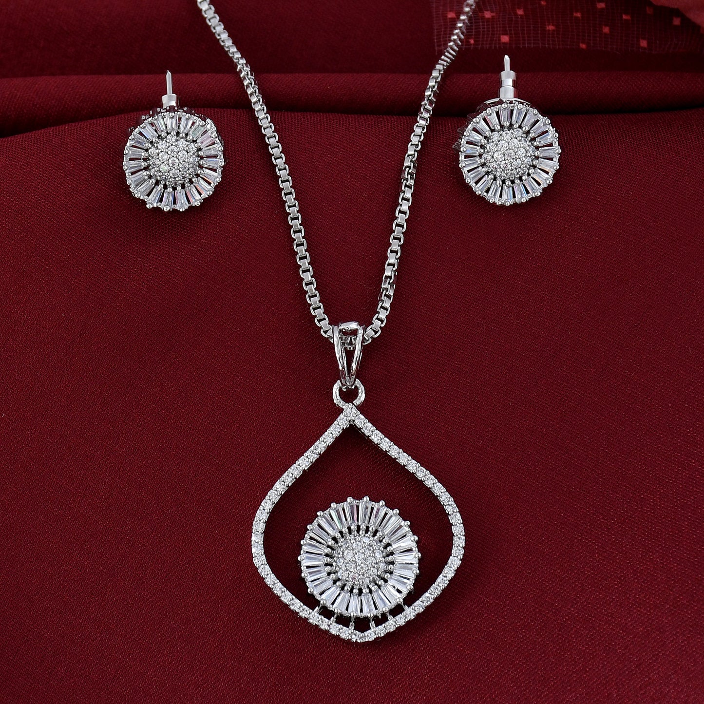 Light Weight Diamond  Pendant Set