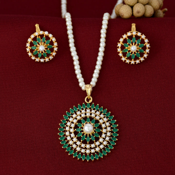 Emerald Handsetted Pendent Set